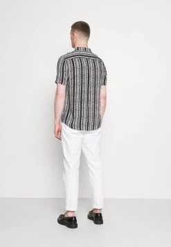 Pier One Chemise 50% Off De Vente chemises col revers homme -Promos Pier One Boutique 06ea09d4382240ed8857e1c9674df009