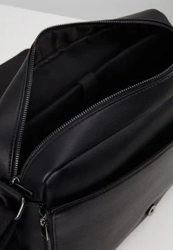 Pier One Meilleur Prix Garanti Sac bandoulière sacs compartiment pour pc portable homme -Promos Pier One Boutique 08cbec2d6273402ca574ee57c6f4aaae