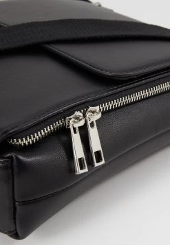 Pier One Sac bandoulière Promos sacs fermoir aimanté homme -Promos Pier One Boutique 08e05ba149b84501ab3475d2c909f710