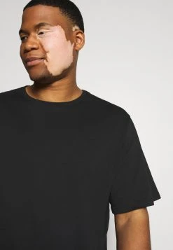 Pier One Prix Favorable 3 PACK - T-shirt basique t-shirts col rond homme -Promos Pier One Boutique 094177a2d5f1498e81eab88ab4eb794f