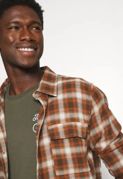 Pier One Prix Discount THERAPY BIKE EMBRO - T-shirt basique t-shirts col rond homme -Promos Pier One Boutique 0b6054721ddf48aaa15928151096f3b3