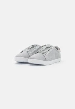 Pier One UNISEX - Baskets basses Assurance De l’Authenticité baskets & sneakers rond -Promos Pier One Boutique 0b635d39d94143968987ff26d1895601