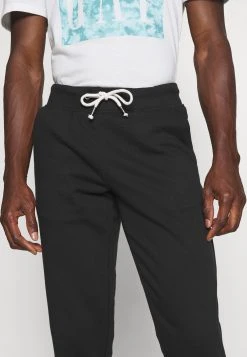 Pier One Meilleur Prix Garanti 3 PACK - Pantalon de survêtement pantalons normale homme 15 Pier One Meilleur Prix Garanti 3 PACK - Pantalon de survêtement pantalons normale homme -Promos Pier One Boutique 0c1b615301bf4030a2841c02ed19e229