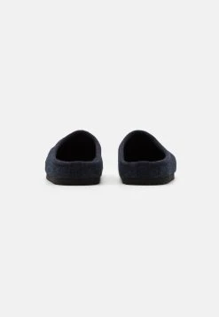 Pier One Bonne Qualité UNISEX - Chaussons rond homme -Promos Pier One Boutique 0d4c6e439482428c8d895132ada8d69b