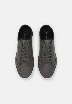 Pier One Prix Acceptable Baskets basses baskets & sneakers rond homme 14 Pier One Prix Acceptable Baskets basses baskets & sneakers rond homme -Promos Pier One Boutique 121b9e5dccd84e7482b811a5f0f11ce0