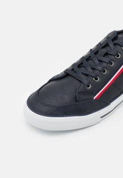 Prix Bradés Pier One Baskets basses sneakers rond homme -Promos Pier One Boutique 145e36e3a1904cb382f7cc335226db94