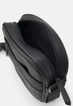 Pier One Prix d’Amis Sac bandoulière sacs compartiment pour téléphone portable homme -Promos Pier One Boutique 15d625c4844645738e31e4db9faa3e28