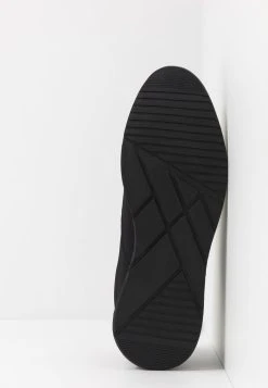 En Remise Pier One UNISEX - Baskets basses baskets & sneakers rond -Promos Pier One Boutique 18f0584f13be4b1598faa1ead8725ea9