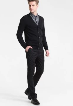 Prix Sacrifiés Pier One Gilet pulls et gilets col en v homme -Promos Pier One Boutique 1c24a6967fc34a4eb555dcdc35ad9917