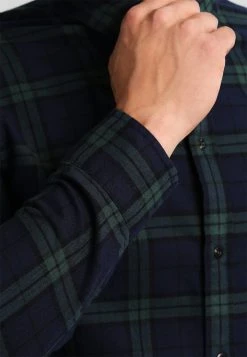 Se Vend Bas Prix Pier One Chemise chemises col à boutons homme -Promos Pier One Boutique 1d4943960e8d4fe294723e59d14e7516