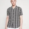 Pier One Chemise 50% Off De Vente chemises col revers homme -Promos Pier One Boutique 1f4987c438744ce29b2d428648b5718d
