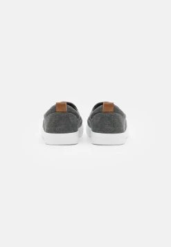 Pier One UNISEX - Baskets basses Meilleur Prix Garanti mocassins et loafers rond 12 Pier One UNISEX - Baskets basses Meilleur Prix Garanti mocassins et loafers rond -Promos Pier One Boutique 20ca87530cdf4df9a43e10ae751aecbc