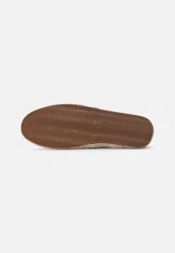 Pier One Meilleure qualité RENA ESPADRILLE UNISEX - Espadrilles chaussures basses rond -Promos Pier One Boutique 23ef751f634e4017a06b87b0396948a2