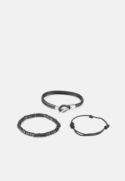 Pier One SET - Montre Meilleure qualité montres et bijoux boucle ardillon homme -Promos Pier One Boutique 249110695e164c4da64e0050510964e7