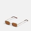 Pier One En Remise UNISEX - Lunettes de soleil rectangulaire -Promos Pier One Boutique 25ec333a8a404192be7637dfc4cbcb25