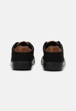 Pier One UNISEX - Baskets basses Prix Bradés sneakers rond -Promos Pier One Boutique 28f3fd85fdab49e98e5eff65cd0d64bb