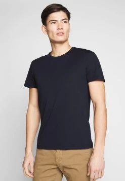 Pier One 2 PACK - T-shirt basique Prix Distinctifs t-shirts col rond homme -Promos Pier One Boutique 29e824f9825c4b58be6620e83ee4ac6b