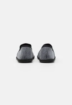 Pier One UNISEX - Chaussons Prix Sympa rond -Promos Pier One Boutique 2b506de7273148bca0f84d90390e619c