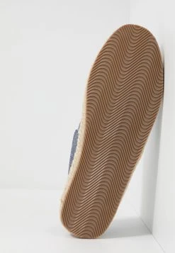 Pier One 50% Off De Vente UNISEX - Espadrilles chaussures basses rond 13 Pier One 50% Off De Vente UNISEX - Espadrilles chaussures basses rond -Promos Pier One Boutique 2cae18c64fec4d4fb91bef2a1cf6da8e