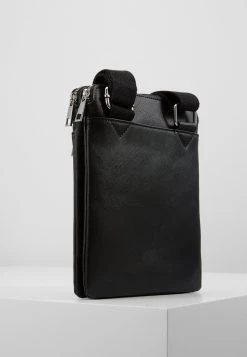 Qualité Supérieure Pier One Sac bandoulière sacs fermeture éclair homme -Promos Pier One Boutique 2d07f1260c1248cb837089185f705d02