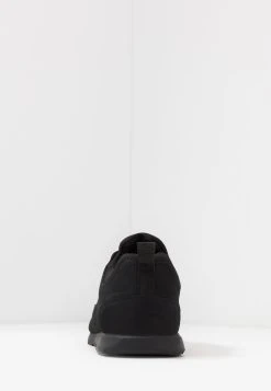 En Remise Pier One UNISEX - Baskets basses baskets & sneakers rond -Promos Pier One Boutique 32cd74c6a9f2435392756e14ba09138c