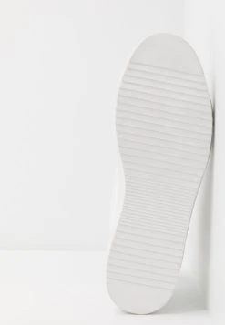 Pier One UNISEX - Baskets montantes Meilleur Prix Garanti sneakers rond 12 Pier One UNISEX - Baskets montantes Meilleur Prix Garanti sneakers rond -Promos Pier One Boutique 35f3cfcd2ba44f49b2e9d4cc3cd4cfc6