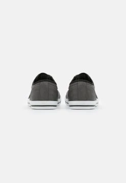 Pier One Prix Acceptable Baskets basses baskets & sneakers rond homme 13 Pier One Prix Acceptable Baskets basses baskets & sneakers rond homme -Promos Pier One Boutique 36759eae1bc0410b8ef2a7b0ab8cdd2c