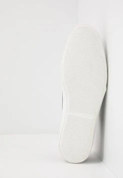 Prix Avantageux Pier One UNISEX - Baskets basses sneakers rond -Promos Pier One Boutique 3a02672da68e4a298a55a89d393109a9