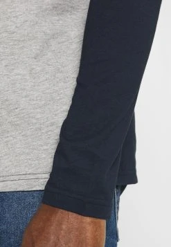 Pier One T-shirt à manches longues Produit de première qualité t-shirts col rond homme 15 Pier One T-shirt à manches longues Produit de première qualité t-shirts col rond homme -Promos Pier One Boutique 3dbf987d80014851af025ed18a5e9096