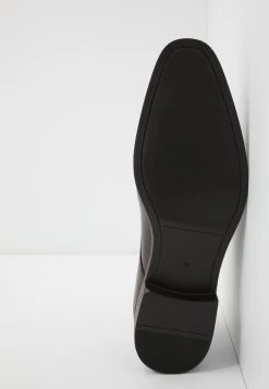 Un Tarif Préférentiel Pier One Derbies & Richelieus derbies et richelieus carré homme -Promos Pier One Boutique 3f18f5bfd89149d28ad24c27cb9eac0a