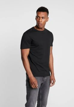 Excellente qualité Pier One 3 PACK - T-shirt basique t-shirts col rond homme 18 Excellente qualité Pier One 3 PACK - T-shirt basique t-shirts col rond homme -Promos Pier One Boutique 3f84f52aa8f34238a8a149745deb01c0