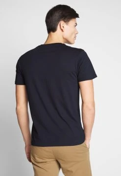Pier One 2 PACK - T-shirt basique Prix Distinctifs t-shirts col rond homme -Promos Pier One Boutique 3fa5884e4b594e09a9d55bcef4378d1b