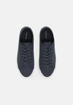 Pier One UNISEX - Baskets basses Produit de première qualité baskets & sneakers rond -Promos Pier One Boutique 41131c693fe540d98a44edb6d44ce0e6