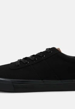 Pier One UNISEX - Baskets basses Prix Bradés sneakers rond -Promos Pier One Boutique 41e1e9d82dad4d76bd89c87093765711