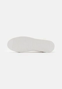 Prix Gelé Pier One UNISEX - Baskets montantes sneakers rond 12 Prix Gelé Pier One UNISEX - Baskets montantes sneakers rond -Promos Pier One Boutique 42e1ac3fa3b34888937a24d1abd2555a