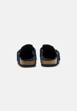 Prix Dégriffé Pier One UNISEX - Chaussons sandales et tongs rond -Promos Pier One Boutique 45b9136410dd4ae29c56a08deb166caf