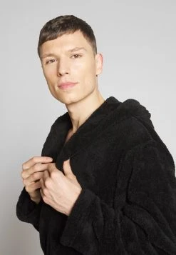 Prix Exclusifs Pier One Peignoir sous-vêtements & chaussettes capuche homme -Promos Pier One Boutique 46ddd89e67e647d9a552c22e74d82b35