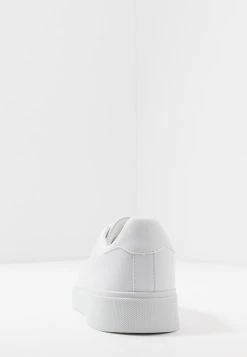 Pier One Bas Prix Baskets basses baskets & sneakers rond homme 12 Pier One Bas Prix Baskets basses baskets & sneakers rond homme -Promos Pier One Boutique 48c43c61522a4c329c193ce3bf5d45ea