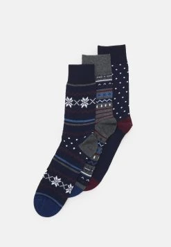 Pier One XMAS GIFT BOX 3 PACK - Chaussettes Prix Discount sous-vêtements & chaussettes rayures homme -Promos Pier One Boutique 4b003b6a35d54c5a8ccbe64dfcd1399f 1