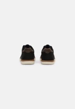 Pier One Baskets basses Pas Cher sneakers rond homme 12 Pier One Baskets basses Pas Cher sneakers rond homme -Promos Pier One Boutique 4c51331ae46846a1a5605df447ba846e