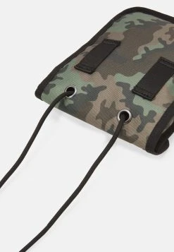 En Remise Pier One UNISEX - Sac bandoulière sacs et bagages à scratch 10 En Remise Pier One UNISEX - Sac bandoulière sacs et bagages à scratch -Promos Pier One Boutique 51511cd5cf5b4c62a951f7be58b1560c