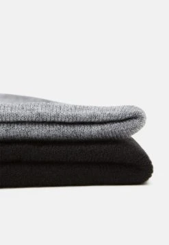 Pier One 2 PACK UNISEX - Bonnet Prix Gelé casquettes, bonnets et chapeaux couleur unie 11 Pier One 2 PACK UNISEX - Bonnet Prix Gelé casquettes, bonnets et chapeaux couleur unie -Promos Pier One Boutique 55a5598cc548418184d9aad0f4362f9a