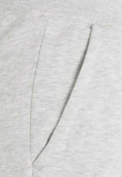 Pier One Meilleur Prix Garanti 3 PACK - Pantalon de survêtement pantalons normale homme 17 Pier One Meilleur Prix Garanti 3 PACK - Pantalon de survêtement pantalons normale homme -Promos Pier One Boutique 58caa3db374b4ce39703a992d5c2b59c