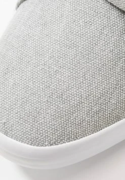 Prix Réduit Pier One Baskets basses sneakers rond homme -Promos Pier One Boutique 5931ef7579f64e518c3e847fd2960449