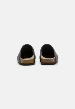 Prix Dynamité Pier One UNISEX - Chaussons sandales et tongs rond -Promos Pier One Boutique 5bcb03bab5084b6a8f9efffa79bd36cc