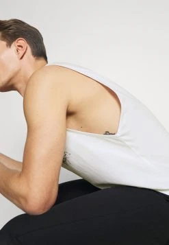 Pier One Soldes En Ligne Débardeur t-shirts col rond homme 14 Pier One Soldes En Ligne Débardeur t-shirts col rond homme -Promos Pier One Boutique 5c164bd21bdc4c95a7c3a8d81bc4d0eb