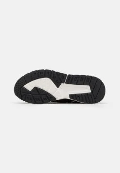 Prix Favorable Pier One UNISEX - Baskets basses baskets & sneakers rond -Promos Pier One Boutique 631ed858c07d492fab7852eeec4dc5a9