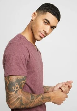 Prix Cassé Pier One T-shirt basique t-shirts & polos col en v homme 13 Prix Cassé Pier One T-shirt basique t-shirts & polos col en v homme -Promos Pier One Boutique 64636f97fa9041078d1ca47cf5e1738b