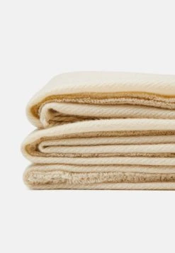 Pier One Bon Rapport Coût-Efficacité UNISEX - Écharpe foulards et écharpes couleur unie -Promos Pier One Boutique 64c11f18a44649a0bbf3b60dd9446ac2