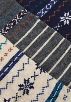 Pier One 3 PACK - Chaussettes Pas Cher sous-vêtements rayures homme 13 Pier One 3 PACK - Chaussettes Pas Cher sous-vêtements rayures homme -Promos Pier One Boutique 6870f4ec770d4f299eef09fd2b4bbe6a